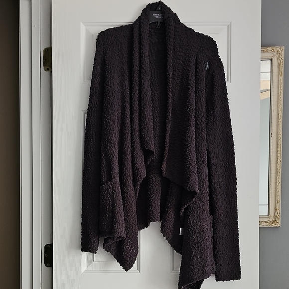 Woman's Sweater - Picture 1 of 3